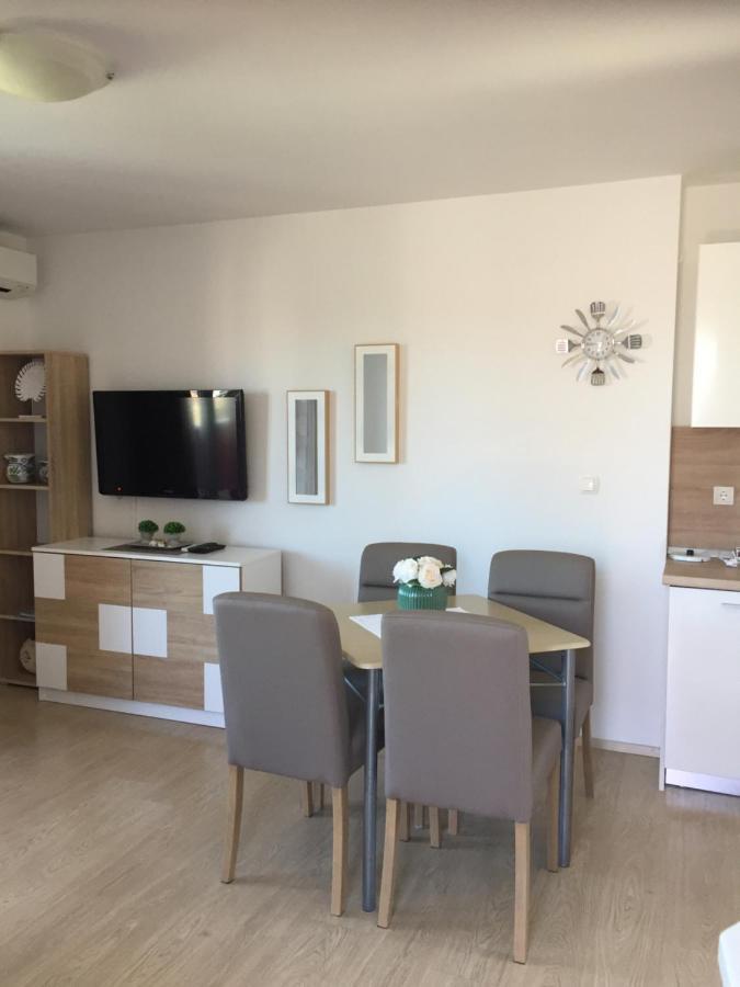 Apartments Mare Пунат Екстер'єр фото