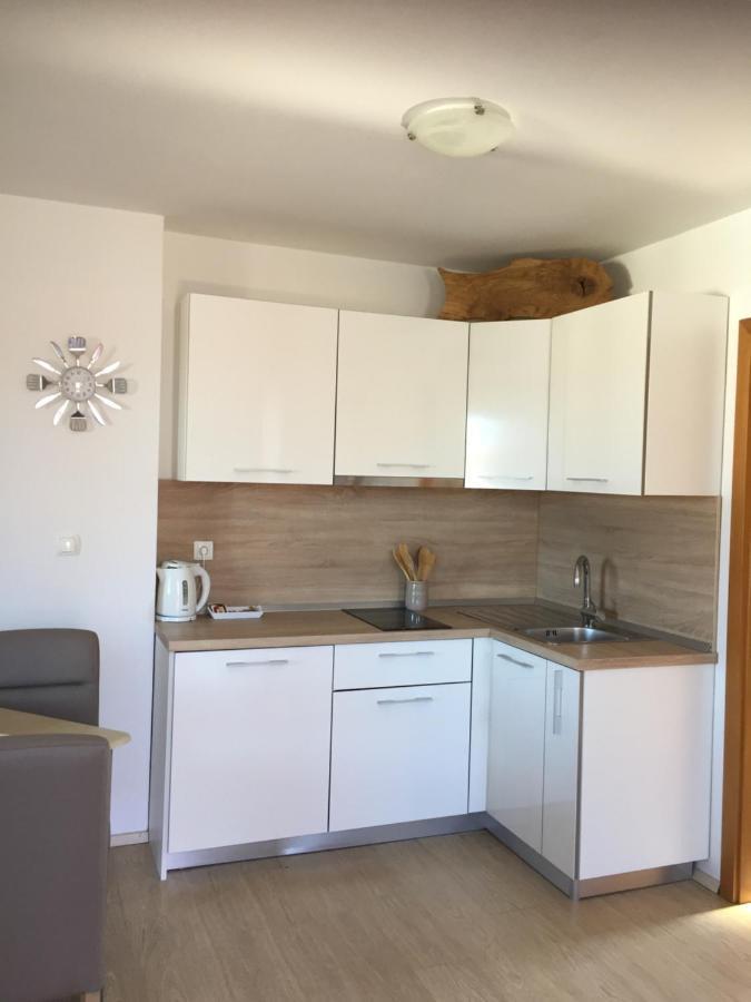 Apartments Mare Пунат Екстер'єр фото