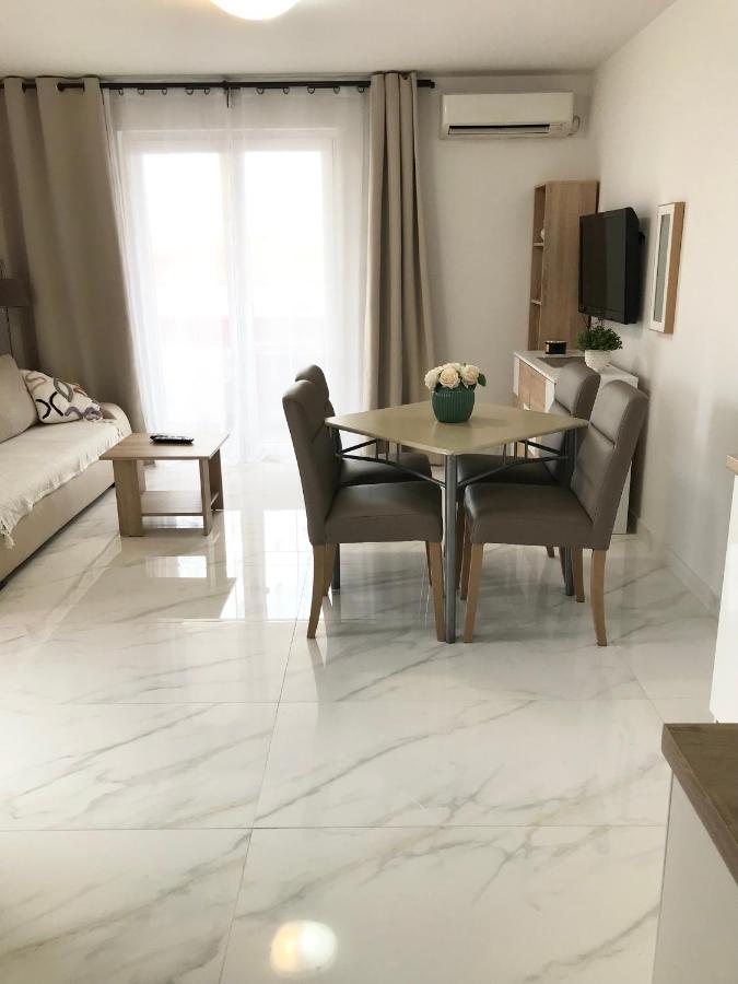 Apartments Mare Пунат Екстер'єр фото
