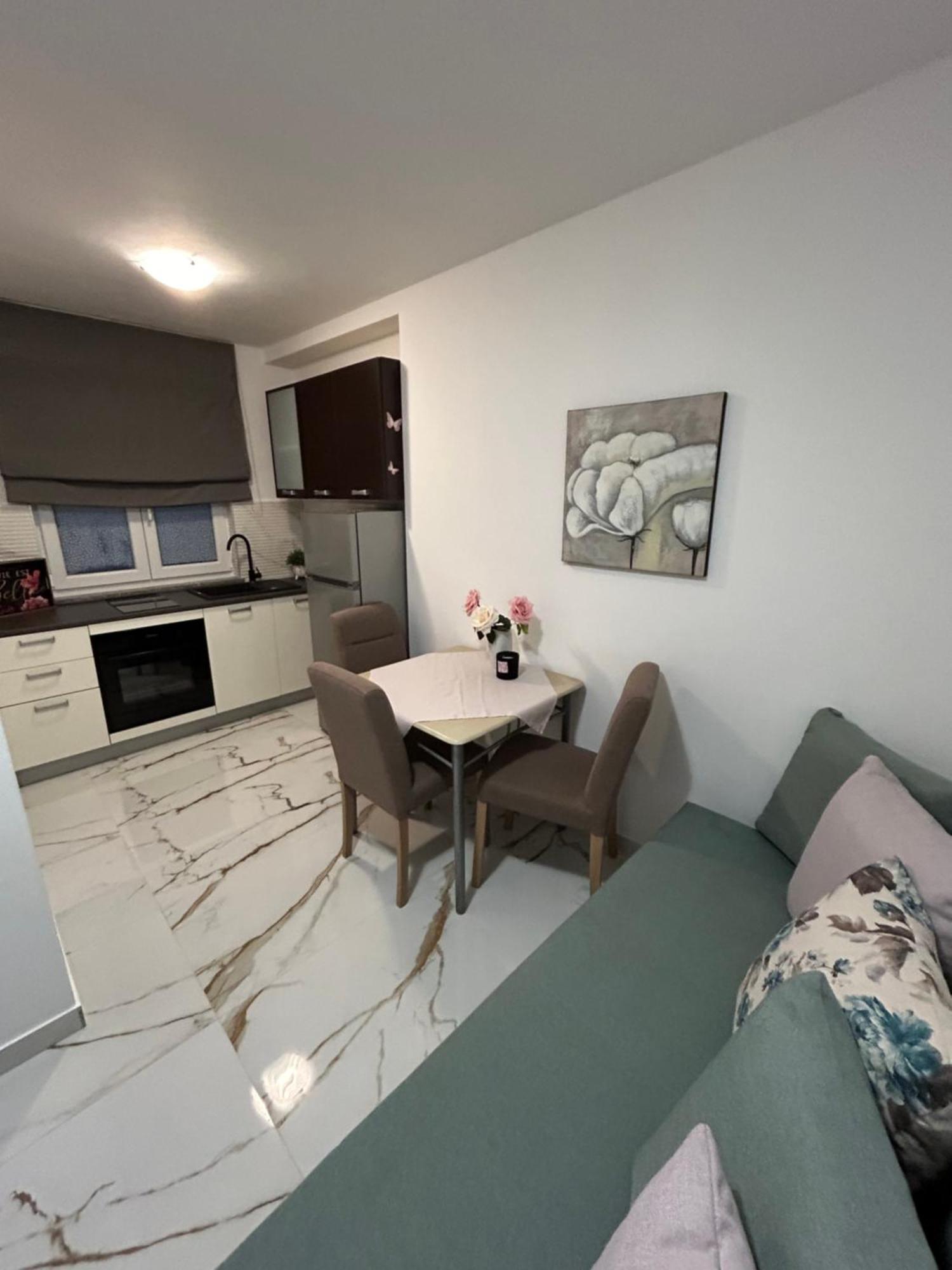 Apartments Mare Пунат Екстер'єр фото