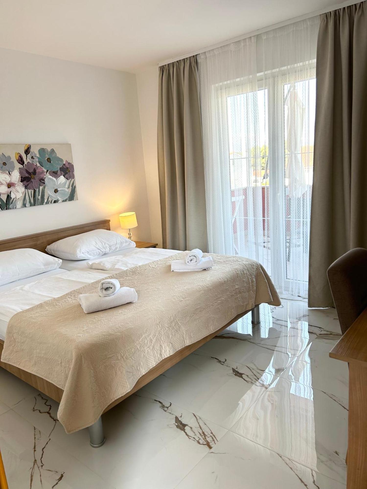 Apartments Mare Пунат Екстер'єр фото
