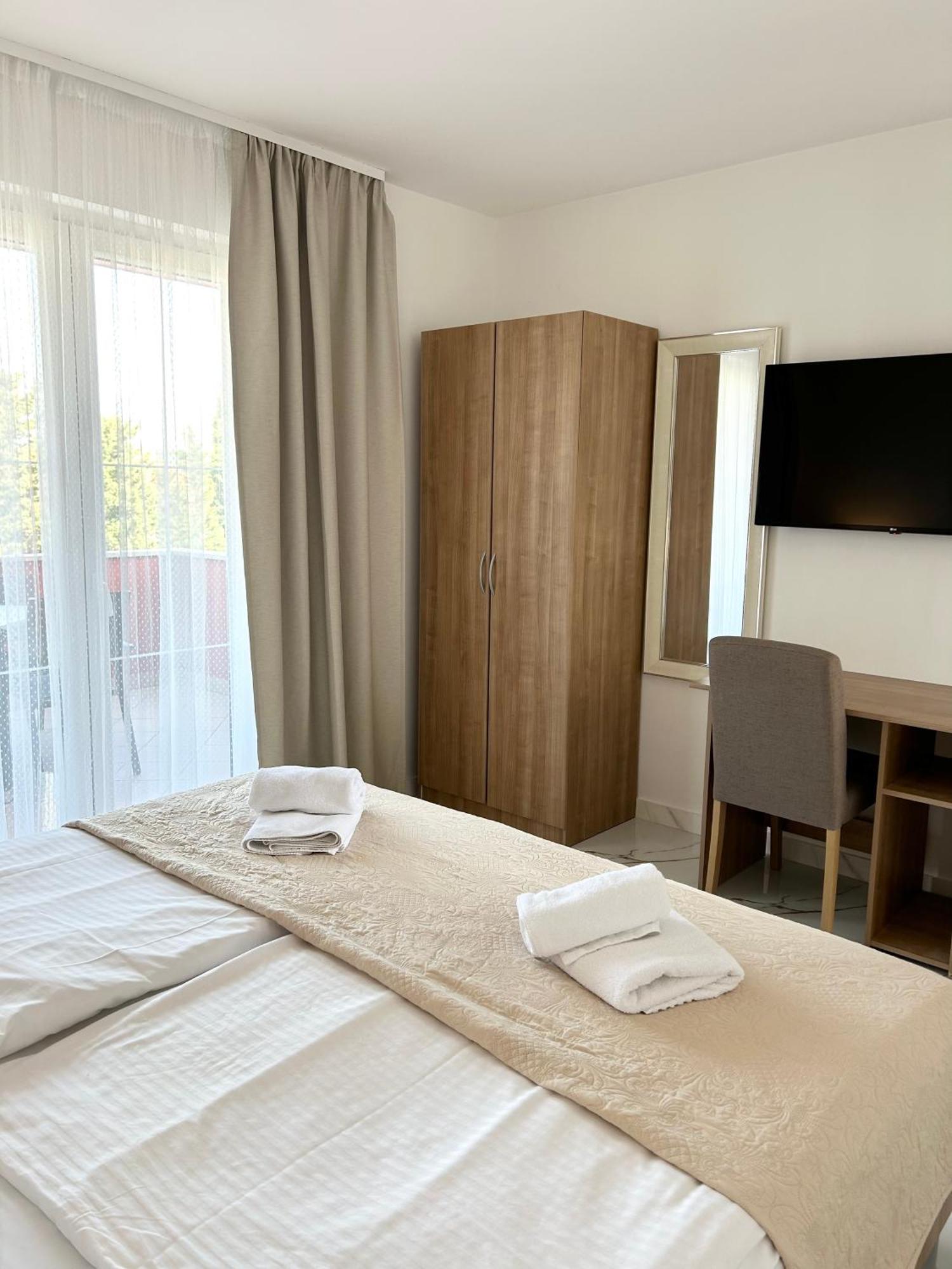Apartments Mare Пунат Екстер'єр фото